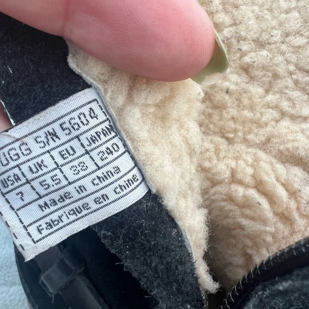 UGG Endell Black Suede Lug Sole Boot Size 7 - Picture 7 of 9